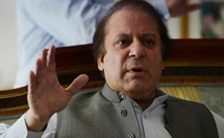 PM lays wreath of flower at Yadgare Shuhada in Quetta