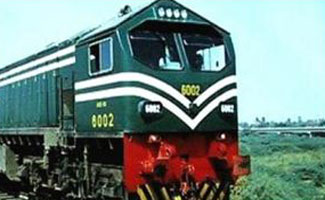 Trains heading off from Karachi to Lahore faces delay