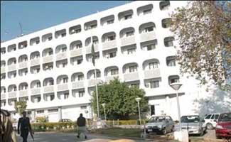 Pakistan and India decide to resume trade across LoC