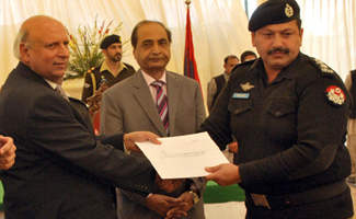 Governor advises police to promote law, justice