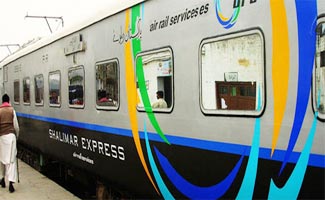 Politicians join hands to express solidarity with the people of Kashmir