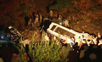 Bus crashes down into Murre ravine, 12 killed