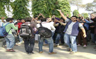 India expels Kashmiri students to celebrate Pakistan cricket win