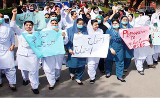 Nurses protest split into two groups