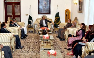 PM committed to restore peace in Karachi: Mamnoon