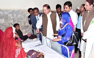 PM visits hospitals to enquire after children&acirc;&euro;&trade;s health