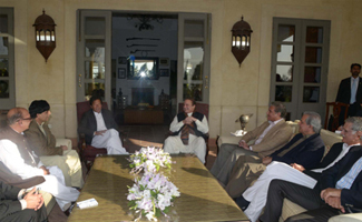 Imran lauds govt&acirc;&euro;&trade;s stance on peace dialogues