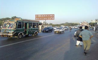 Karachi: Three gunned down near Drig Road bazaar