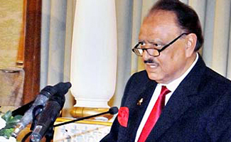 Government focusing to improve economy: Mamnoon