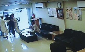 Karachi: Izhar condemns bank robbery