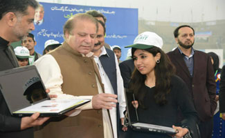 PM Nawaz to distribute 100,000 more laptops under PM youth program