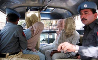 Karachi: Police arrest three &acirc;&euro;&tilde;target-killers&acirc;&euro;&trade;