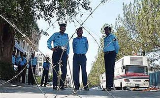 Islamabad: Two policemen injured in firing near Melody market