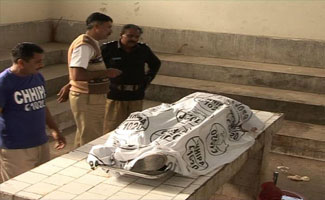 Karachi: Two muggers gunned down, 12 junkies arrested, one tortured body recovered