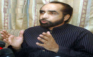 Farooq advises Imran Khan to utilise his energies for IDPs in KP