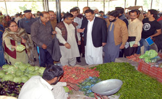 Provincial ministers visit Ramzan bazaars