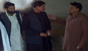 KP Info Minister visits LRH, enquires health of injured Sikh traders