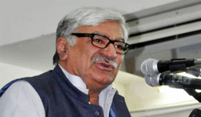 Asfandyar praises Nawaz Sharif for effectively handling political crises