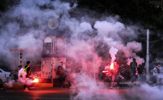 Police clash with protesters in Islamabad