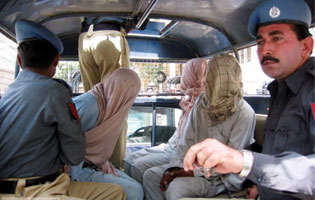 Police arrest three accused, recover looted cash