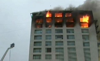 Karachi: Fire erupts at a private bank's floor