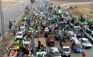 Inqilab caravans pass through Gujranwala without paying toll tax