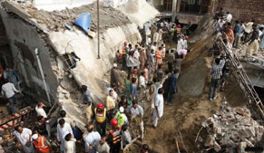 10 killed in mosque collapse