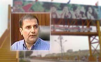 Hoardings ordered to be immediately removed from pedestrian bridges in Karachi Central