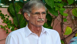 Pervaiz Khattak presents Rs 100 mln cheque to COAS