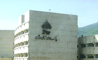 Pakistan security forces clear protesters from state TV