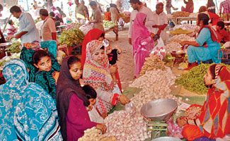 Residents demand decrease in fruit, vegetable prices