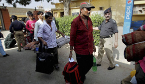 Indian fishermen released by Pakistan reach home