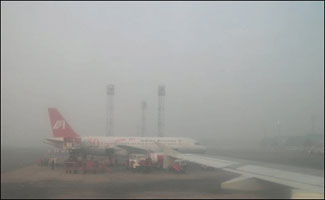 Thick fog in Lahore, causes flight disruption