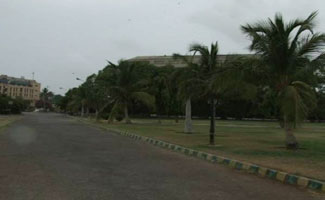 Weather turns pleasant, parts of Karachi receive light shower
