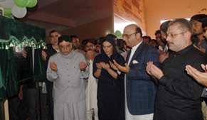 Zardari inaugurtes solar desalination plant in Thar