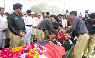 Funeral prayer of four martyred policemen offered in Hyderabad