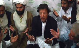 Imran condoles with relatives of Shikarpur blast victims