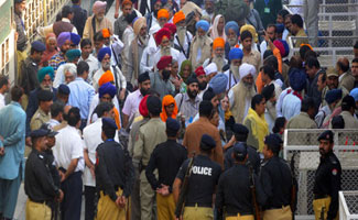 Sikh pilgrims reach Nankana Sahib