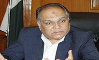 Commissioner lauds police role in maintaining peace in Karachi