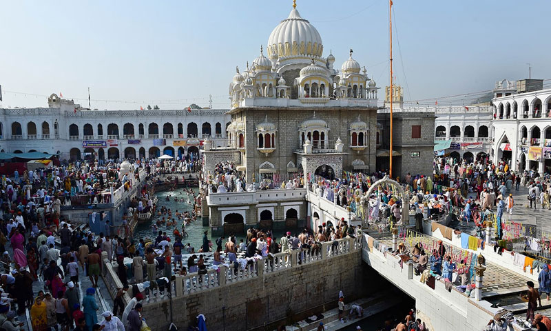 Indian Sikh pilgrims offered rituals in Punja Sahib