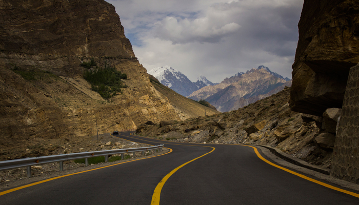 ADB Oks 1st co-financing with China's AIIB for Pakistan road