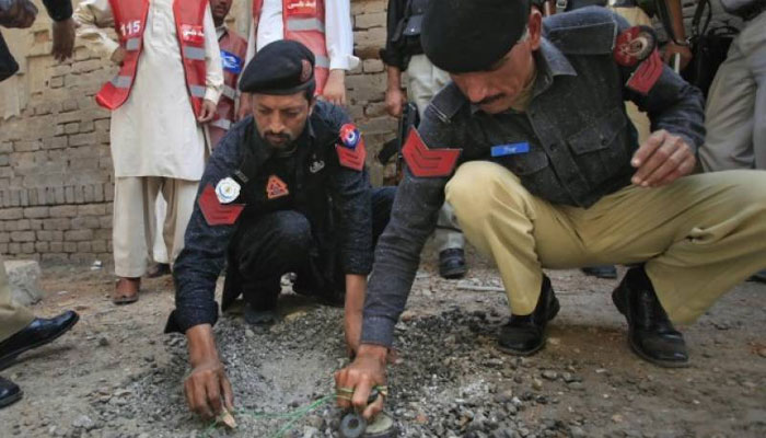 Planted bomb explode, four injured in Peshawar