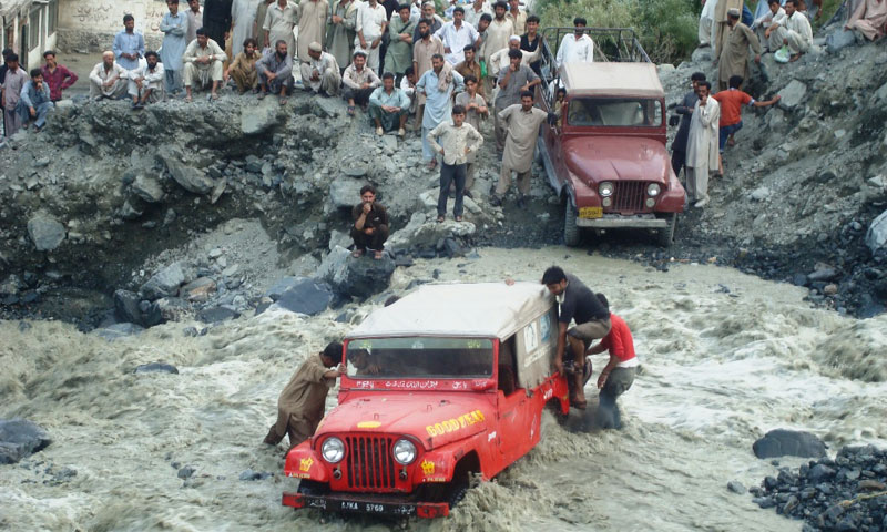 Pakistan flood toll revised down as army flies help in