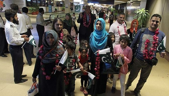 Pakistanis reach home