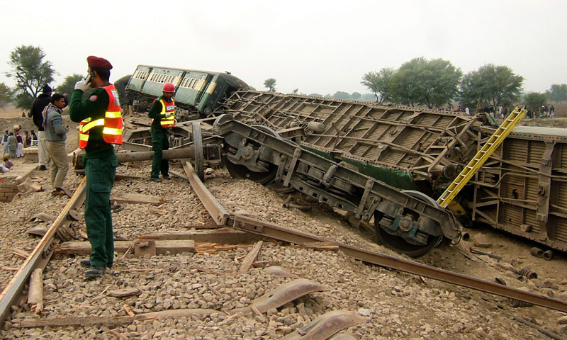 Derail train left 21 injured