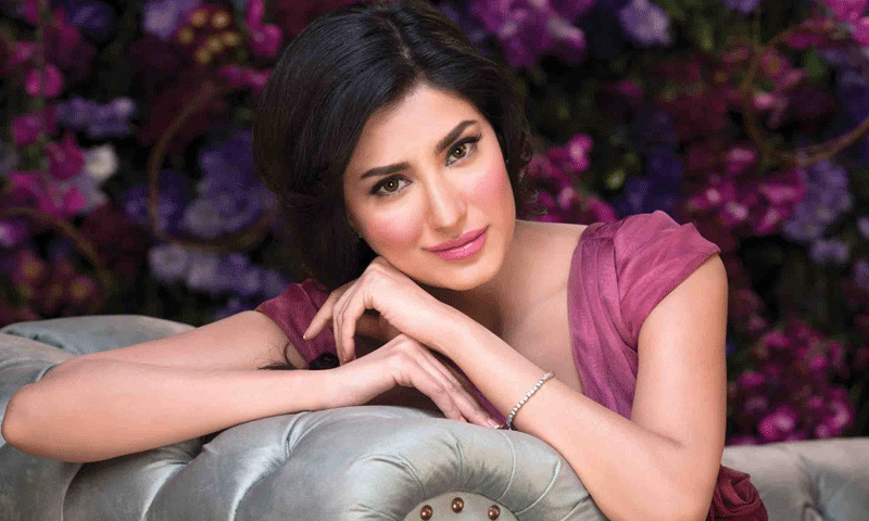 Mehwish Hayyat heroine of "Breaking News"