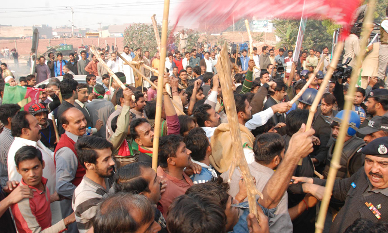 Police clash with PTI protesters ahead of march, several vehicles set ablaze