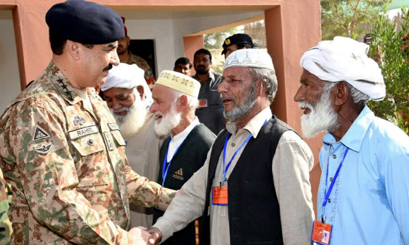 COAS visits Sulemanki sector;  spent day with Army/Rangers troops and war veterans