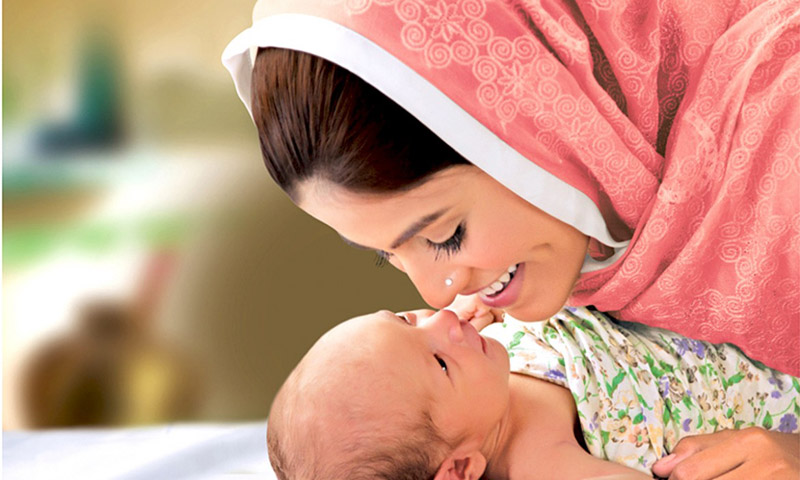 Pakistan low breastfeeding rates lead to stunted growth 'crisis'