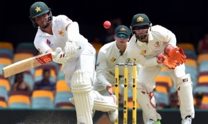 Momentum with Pakistan against weary Aussie bowlers